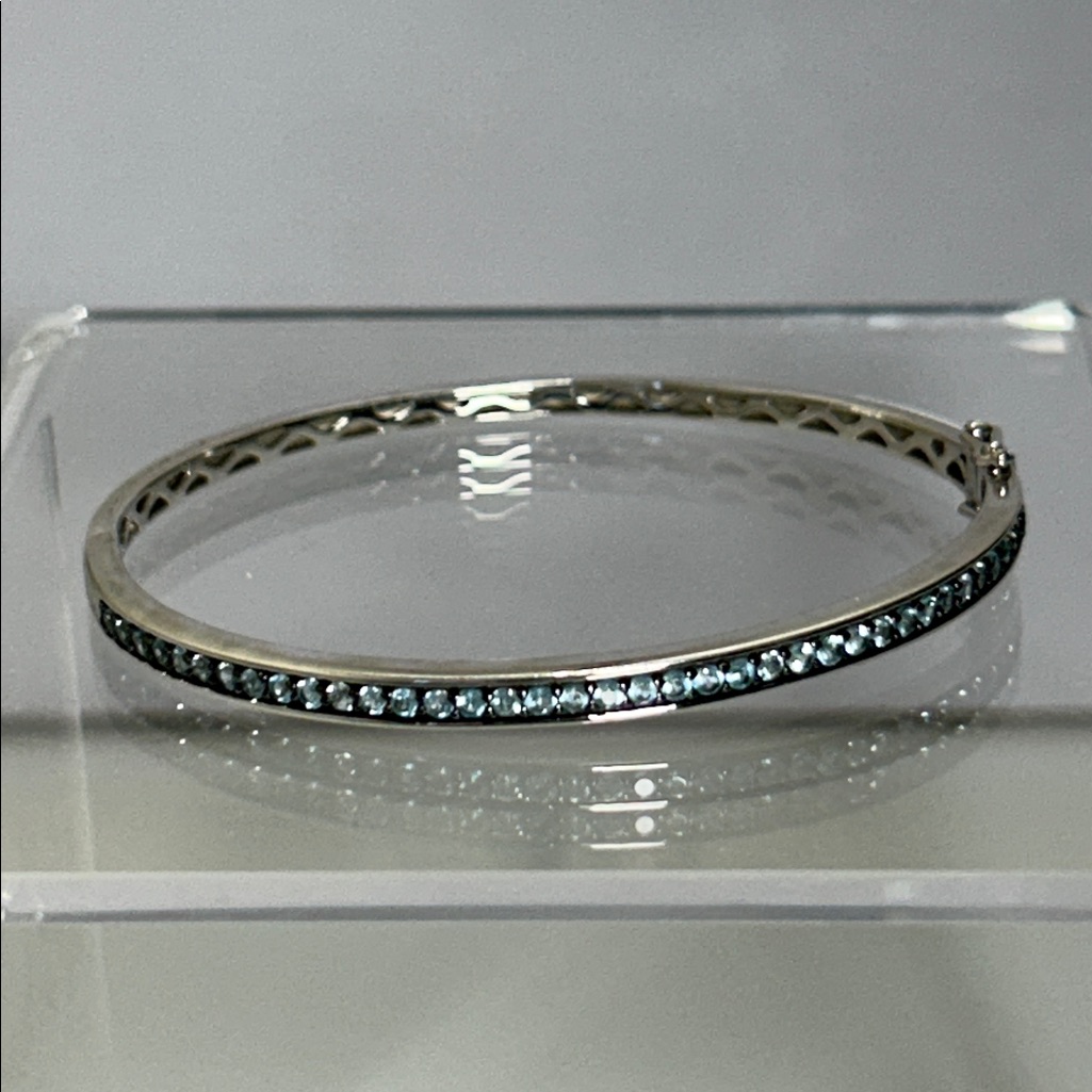 Nwot Nyc 11 Modern Design Sterling Silver Blue Topaz Gemstone Bangle Bracelet
